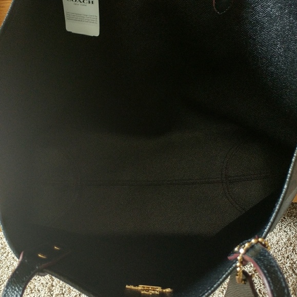 { Coach } Reversible Luxury City Tote - Picture 6 of 8